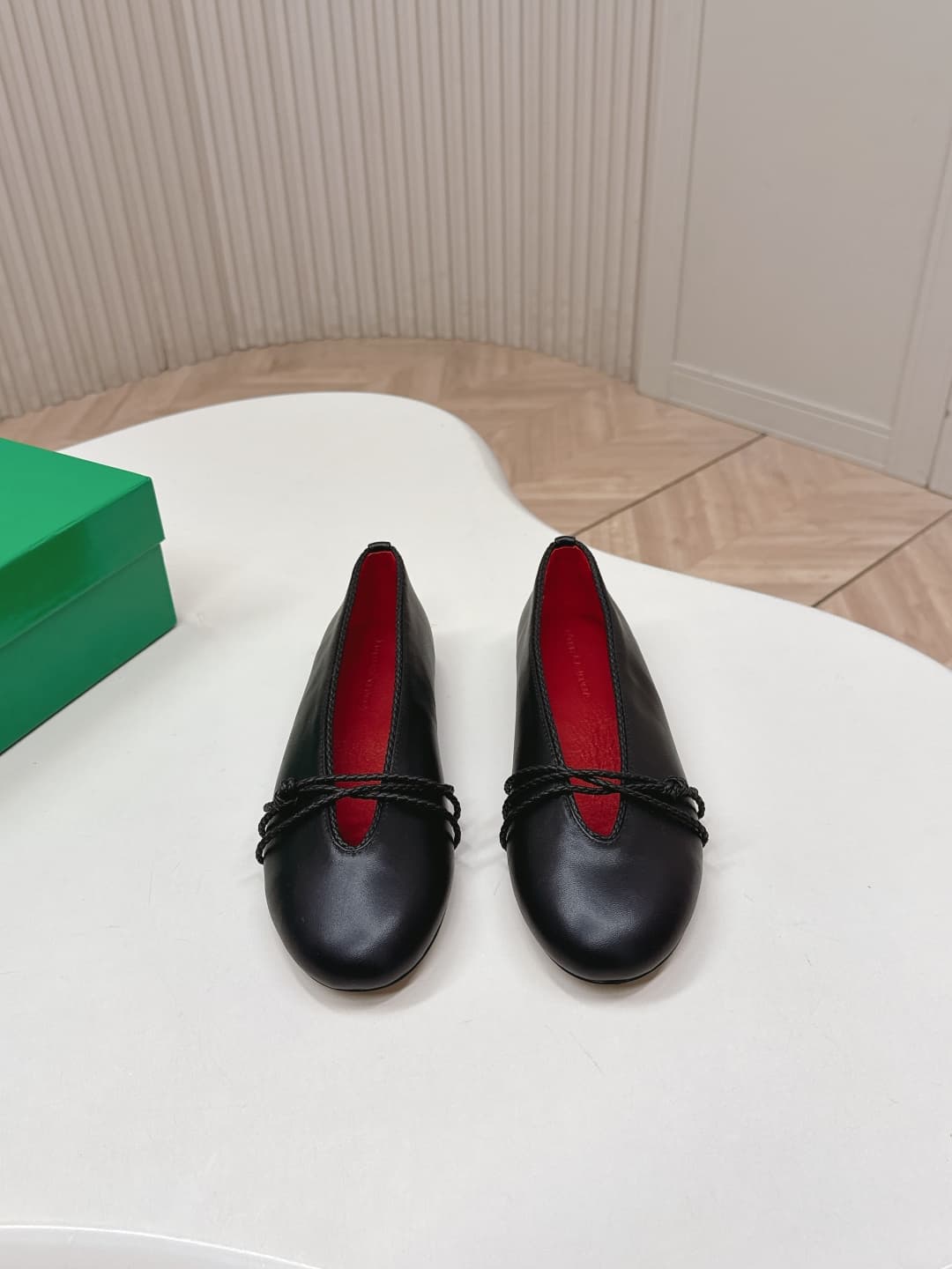 C204 BV 26 new product: Rosa Mary Jane ballet shoes. Bottega Veneta Rosa Mary Jane ballet shoes feature a classic knitting technique—vintage and playful ✨. With a flat design, they are perfect for daily commuting and casual wear. Comfortable and non-squea — image 1