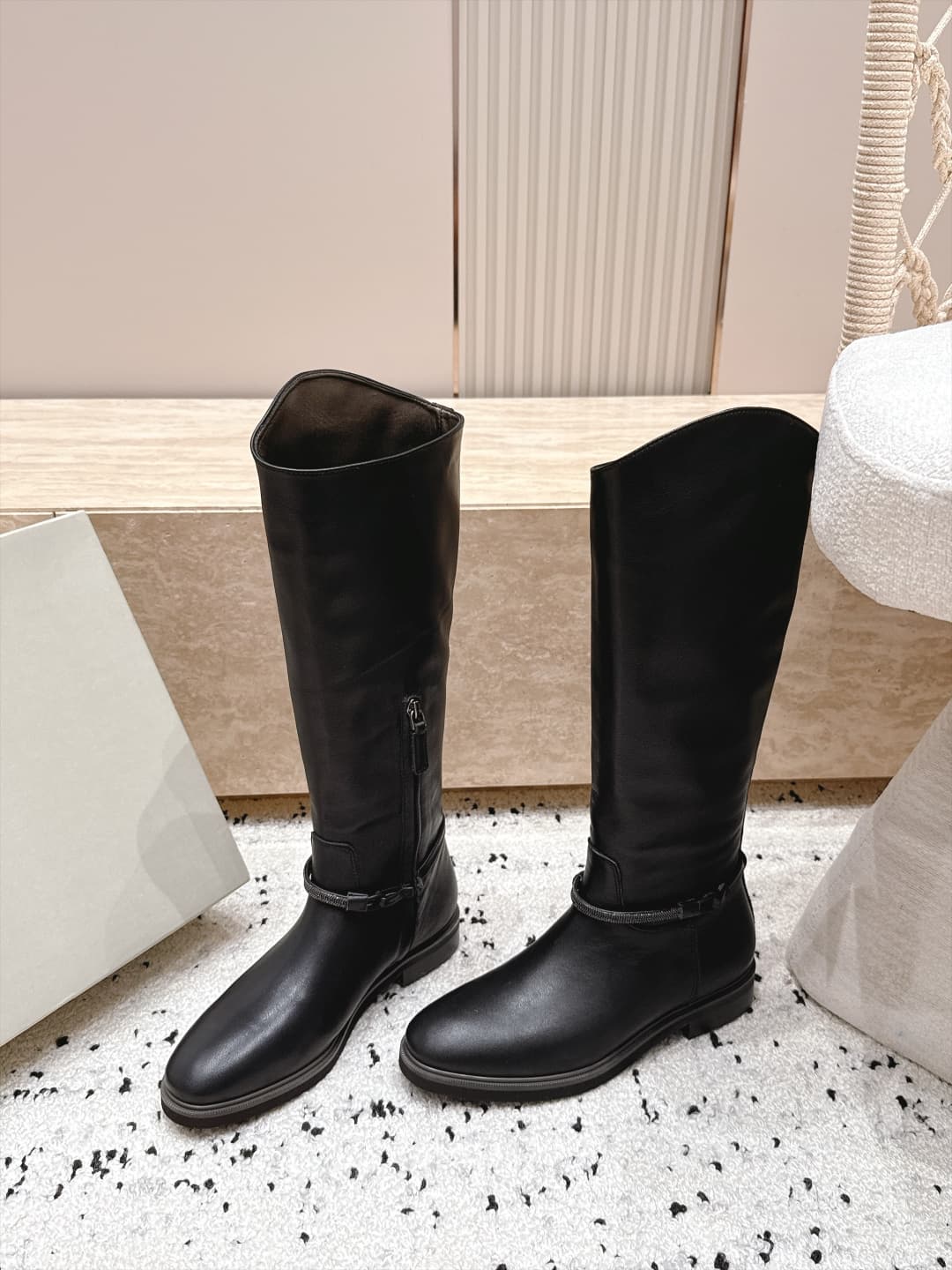 D8727 Top Version: Brunello Cucinelli’s new BC autumn/winter boots collection. High-top boots with a rider-style design. BC is a well-known Italian brand known for its minimalist style—elegant, vintage, and sophisticated! Simple yet stylish, it’s a very a — image 1