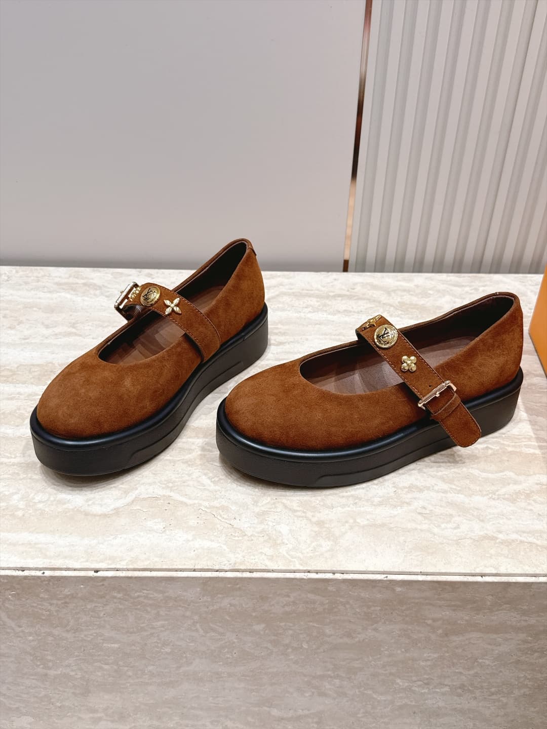 D8930 Louis Vuitton 26/Autumn new model, monogram pattern, thick-bottom Mary Jane Loafers — image 1