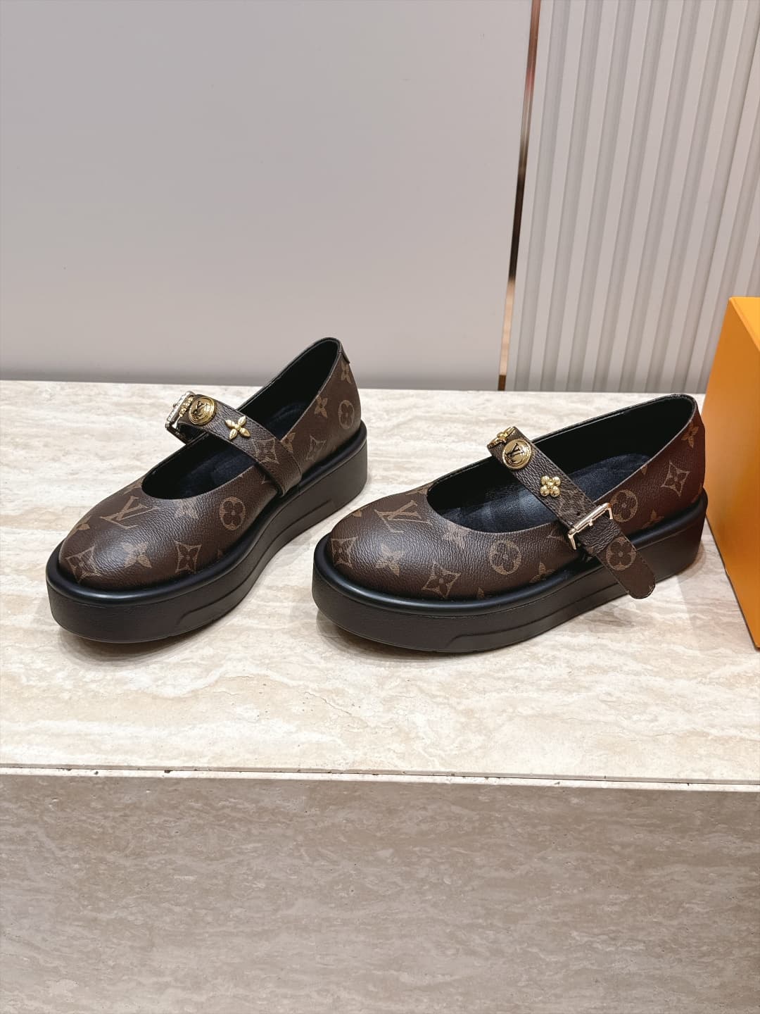 D8928 Louis Vuitton 26/New autumn model, monogram pattern, thick-bottom Mary Jane Loafers — image 1