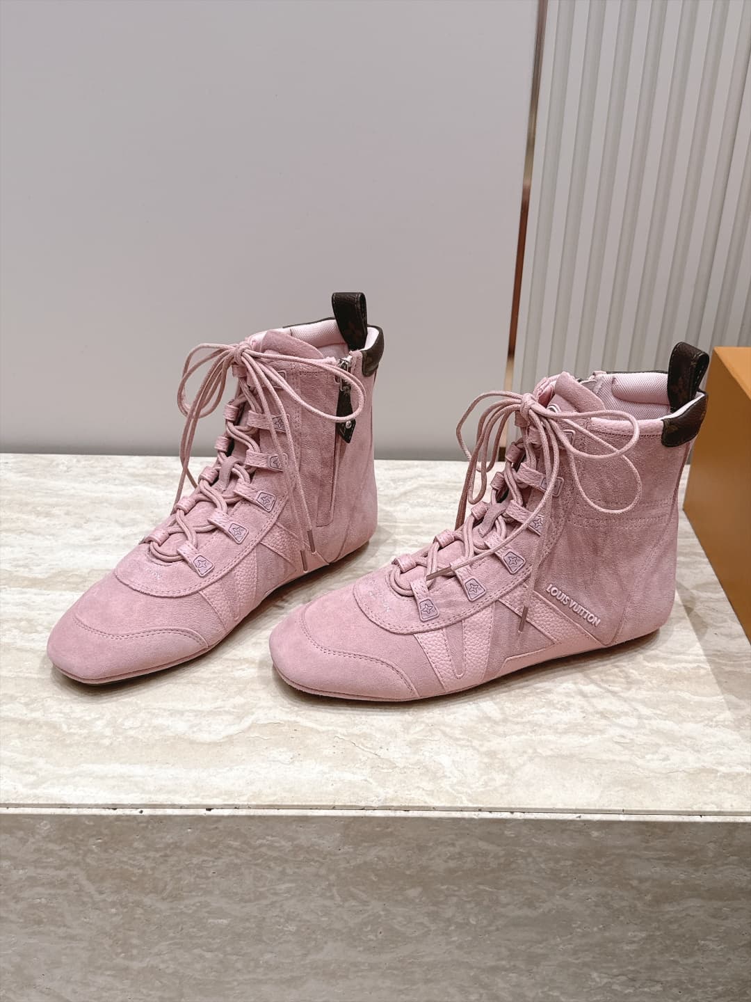 D8945 LV Autumn-Winter Beautiful Shoes Collection | The atmosphere is simply incredible — image 1