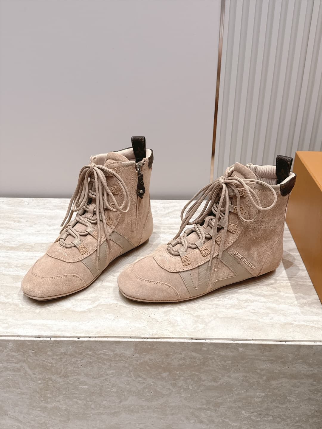 D8942 LV Autumn/Winter Fashion Shoes Collection – A truly atmospheric look — image 1