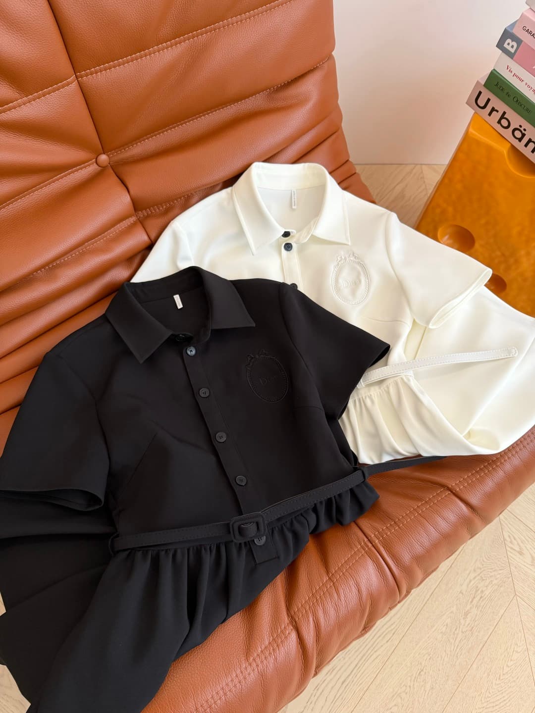 C18418 26 spring/summer new model – badge and logo embroidered dress. Classic D-style dress, elegant and stylish. Absolutely worth buying. It can be worn for any occasion, and it looks great in photos too. Three sizes available in two colors, with a three — image 1