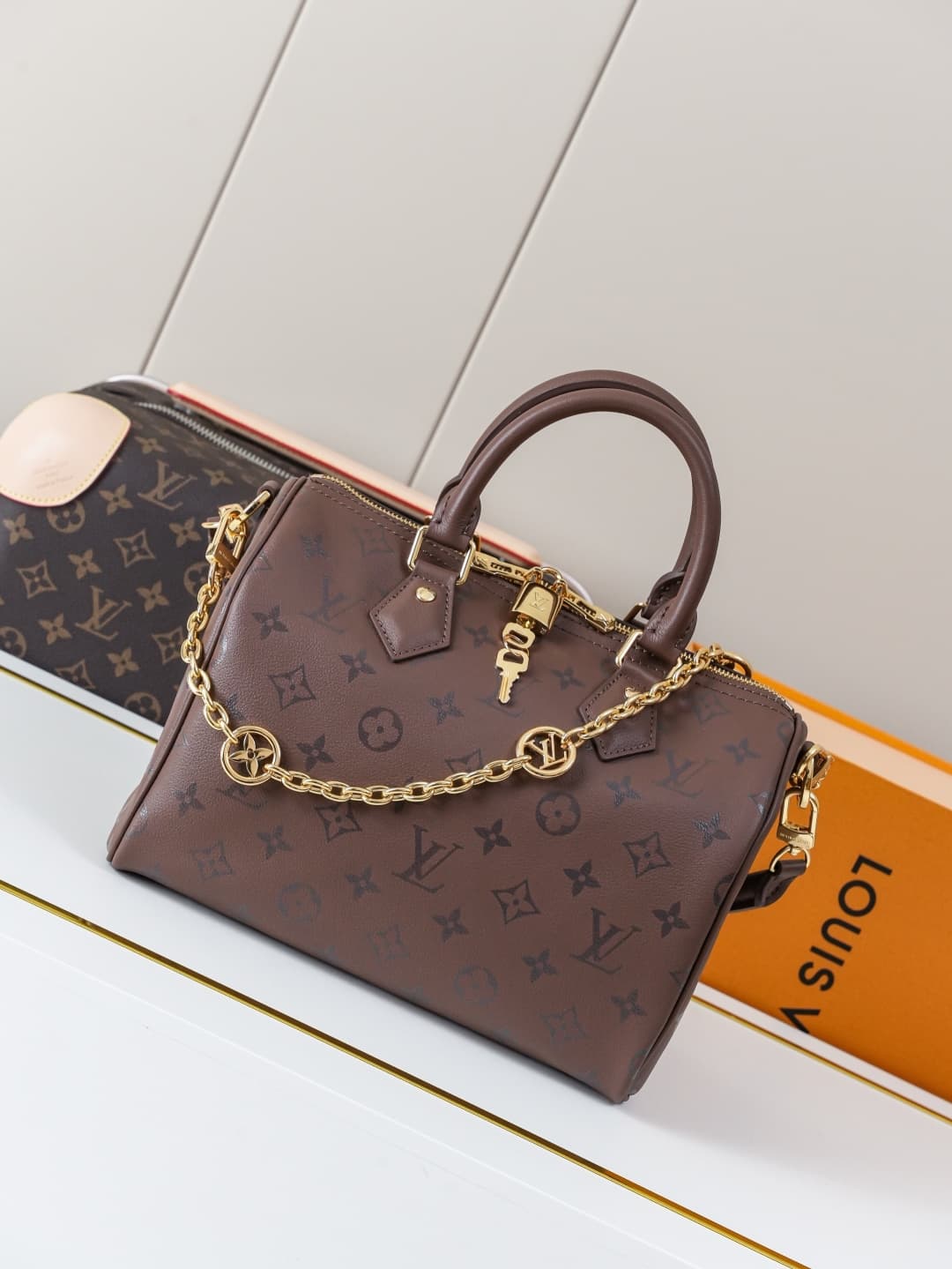 C5258 【Dynamic 163c01 Chip】M26691 brownish tone – premium original items 【Exclusive background footage】 This Speedy Bandoulière 25 handbag features leather with a soft texture similar to a pillow, adding a modern touch to the LV Bliss series. The classic — image 1