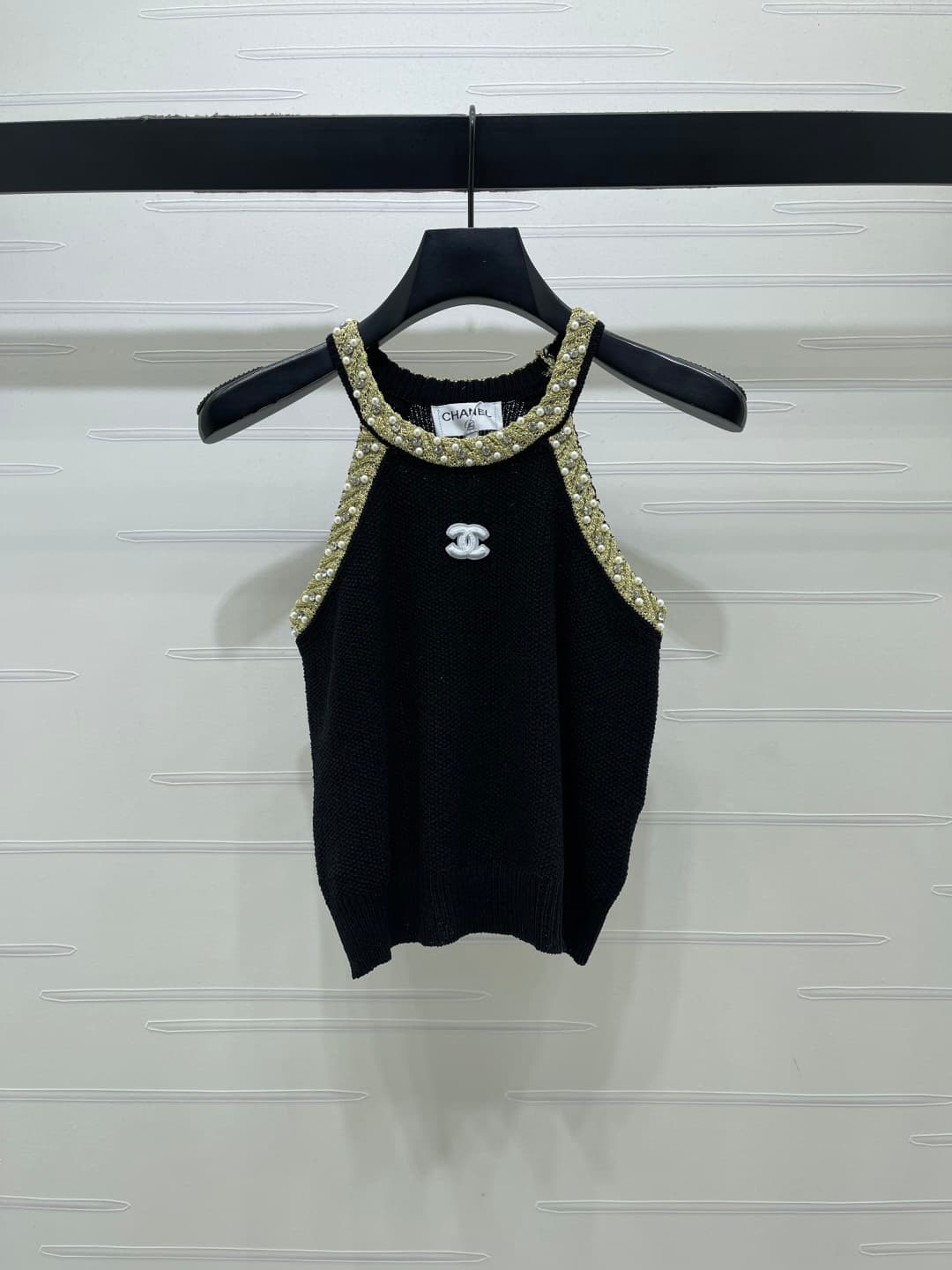 C18456 📣 New high-end collection/series – CHANE* 2026: The latest spring collection! Knitted vest with bead accents on the neck! Made from imported knitted materials for a premium feel, soft and comfortable. The distinctive double C logo on the chest ➕ pl — image 1