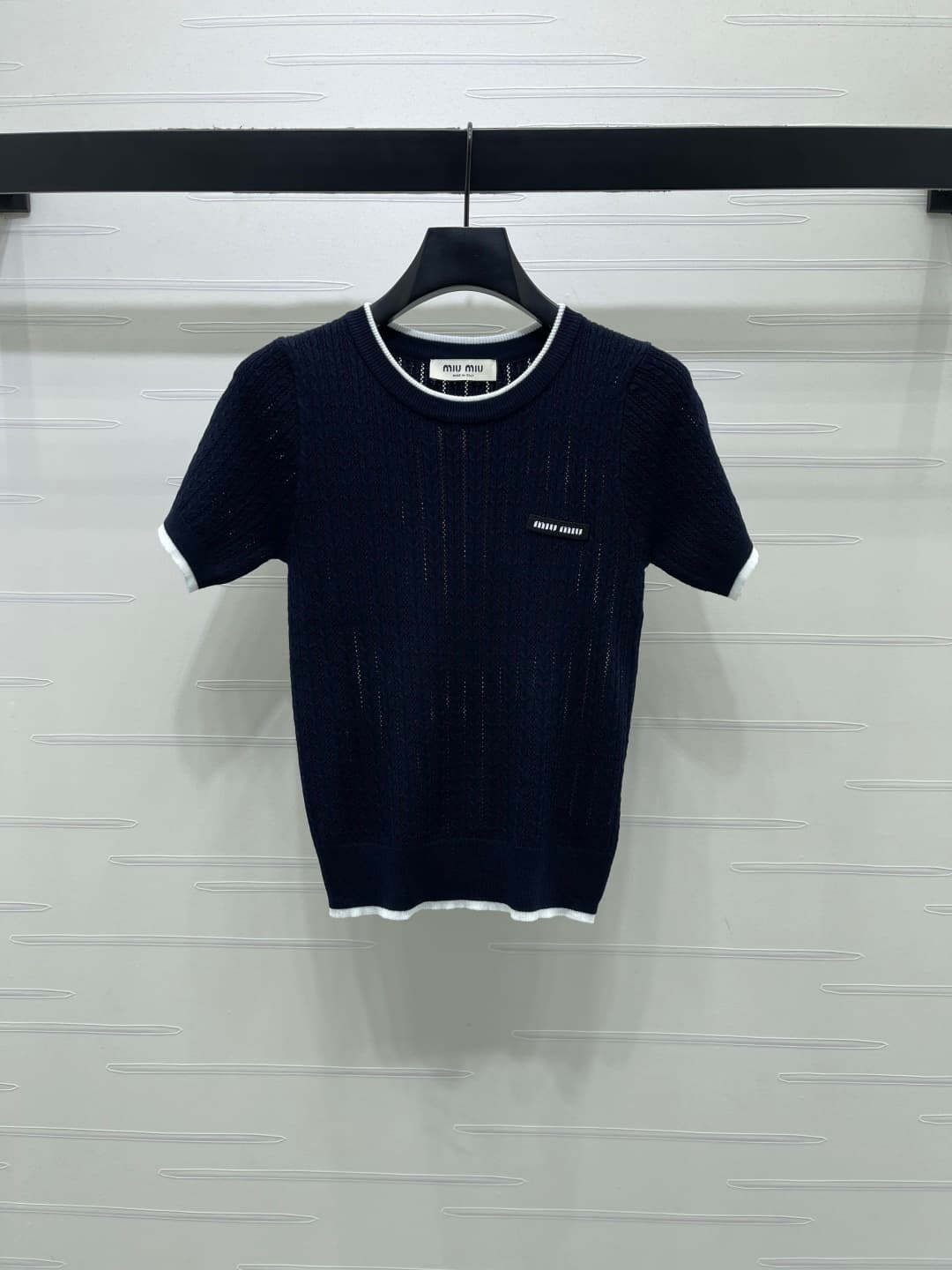 C18480 ❤️pp📣 New high-end products from the original collection – MiuMi* 2026: the latest spring series! Round-necked knitted short sleeves! Made with custom ice-woven yarn, offering a delicate texture and comfortable wear. The round-necked knit shorts fe — image 1