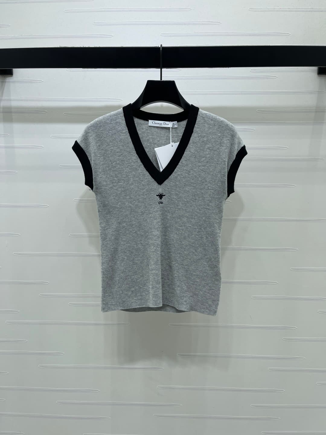 C18617 📣 New high-end collection! The latest spring/summer series from Dio*2026! Colorful V-neck knitted short sleeves! Customized imported silk-wool material – lightweight, breathable, soft and comfortable. Full vertical knitting pattern with elastic fab — image 1