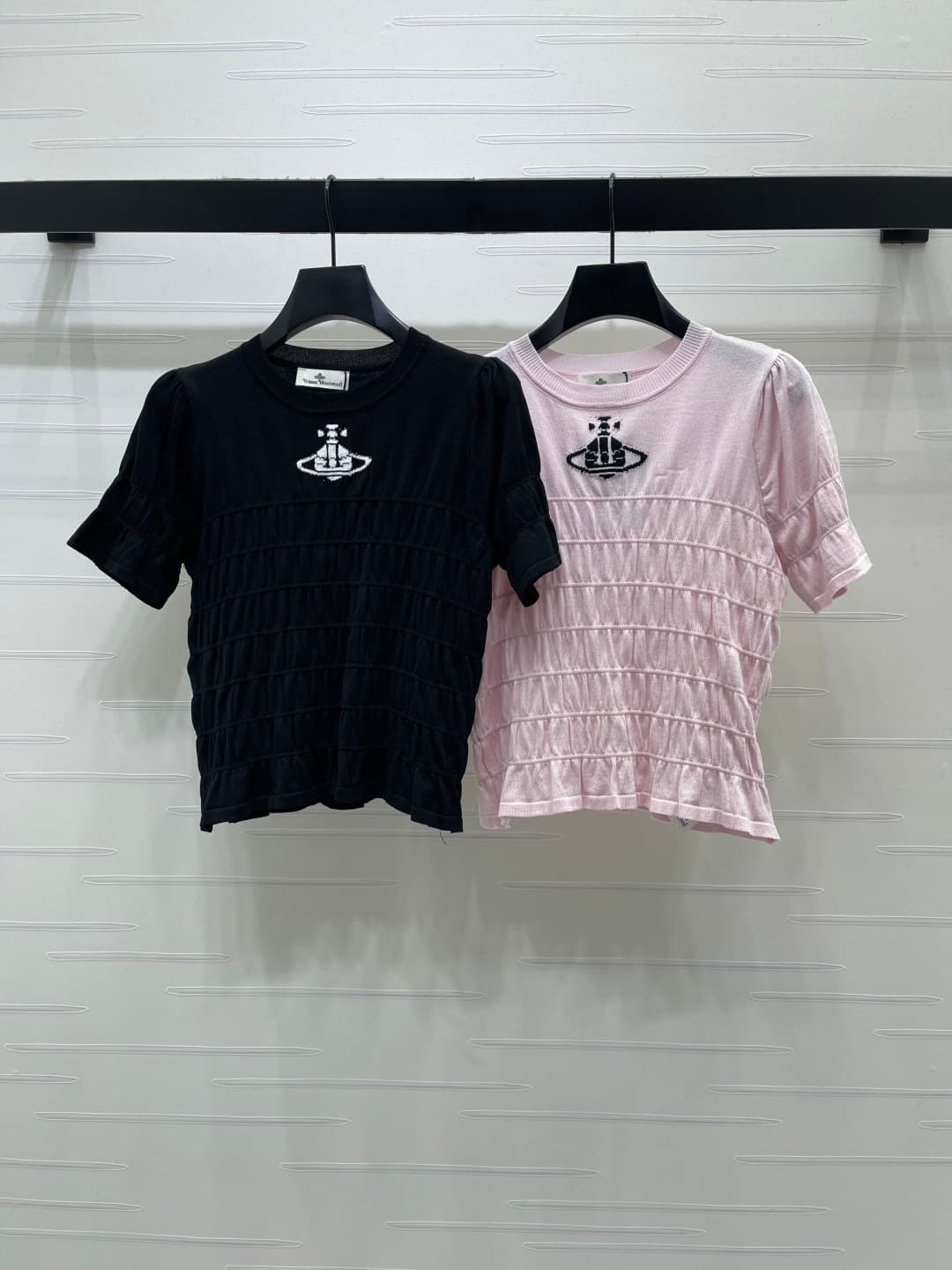 C18606 📣 New high-end collection from VivieneWestwoo* 2026 – the latest spring/summer series! Knit short sleeves with a bubbly texture! Made using custom cotton wool yarn for a delicate and comfortable feel. Round neck knit short sleeves with a large, bou — image 1
