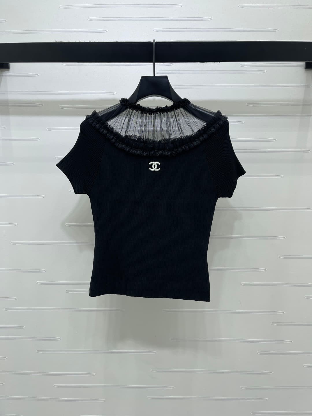 C18487 📣 New high-end vintage/retro items from the latest CHANE* 2026 spring collection! Short sleeves made of net fabric with lace trim! Crafted using imported yarns for a delicate texture and comfort. The tailored short sleeves feature a vertical textur — image 1