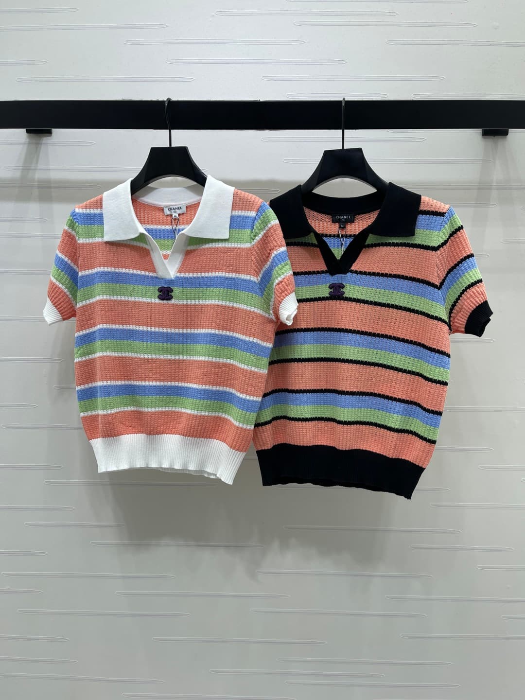 C18616 📣 New vintage/retro high-end products! CHANE* 2026 – the latest spring collection! V-necked stripes knitted short sleeves! Made from custom cotton wool yarn, soft and comfortable with excellent quality. The V-shaped open design adds a relaxed look. — image 1