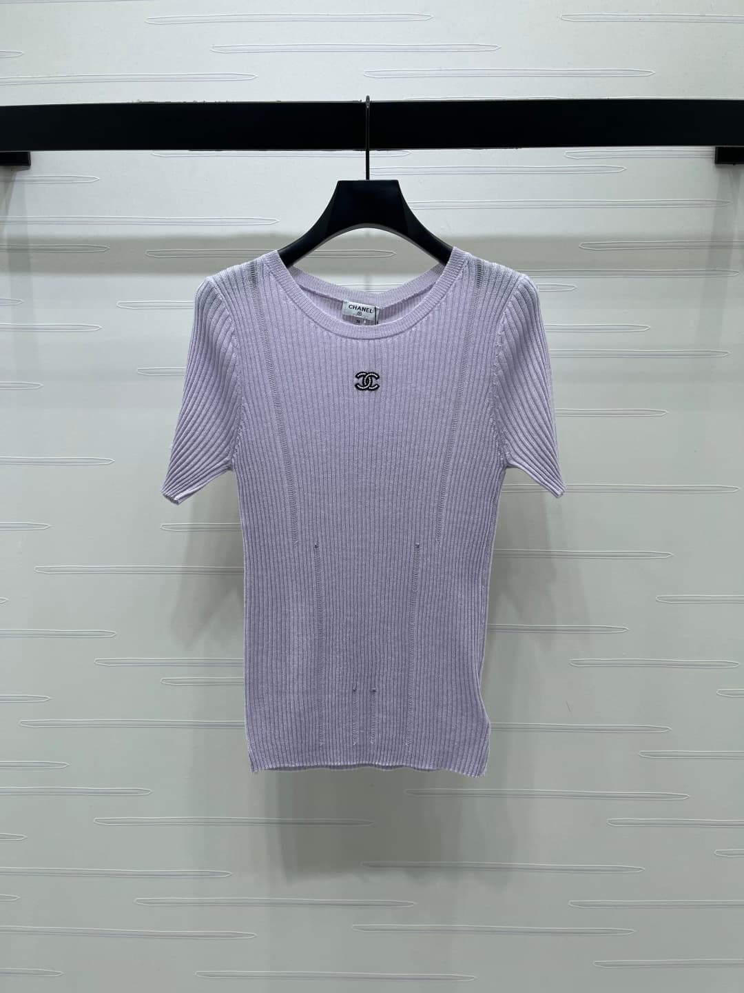 C18496 📣 New high-end items from the latest collection! Round-neck open-knit short sleeves! Made from custom ice-wool yarn, offering a delicate texture and comfortable fit. The round-neck knit short sleeves feature letter logos on the chest, highlighting — image 1