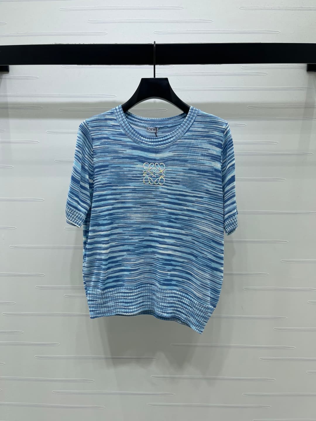 C18608 📣 New vintage/retro high-end quality Loew*2026 spring collection! Stripe knitted short sleeves! Made with imported yarn for precise color and dyeing, perfect texture, soft and comfortable. Round neck knitted short sleeves with alternating stripe ed — image 1