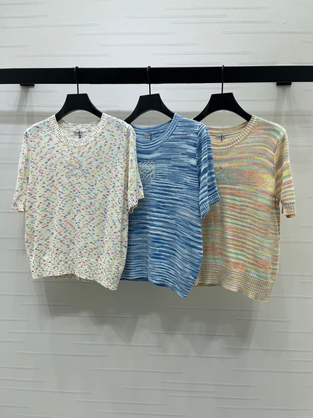 C18609 📣 New vintage/retro high-end quality Loew*2026 spring collection! Striped knitted short sleeves! Made with imported yarn for consistent color and dyeing, perfect texture, soft and comfortable. Round neck knitted short sleeves with alternating strip — image 1