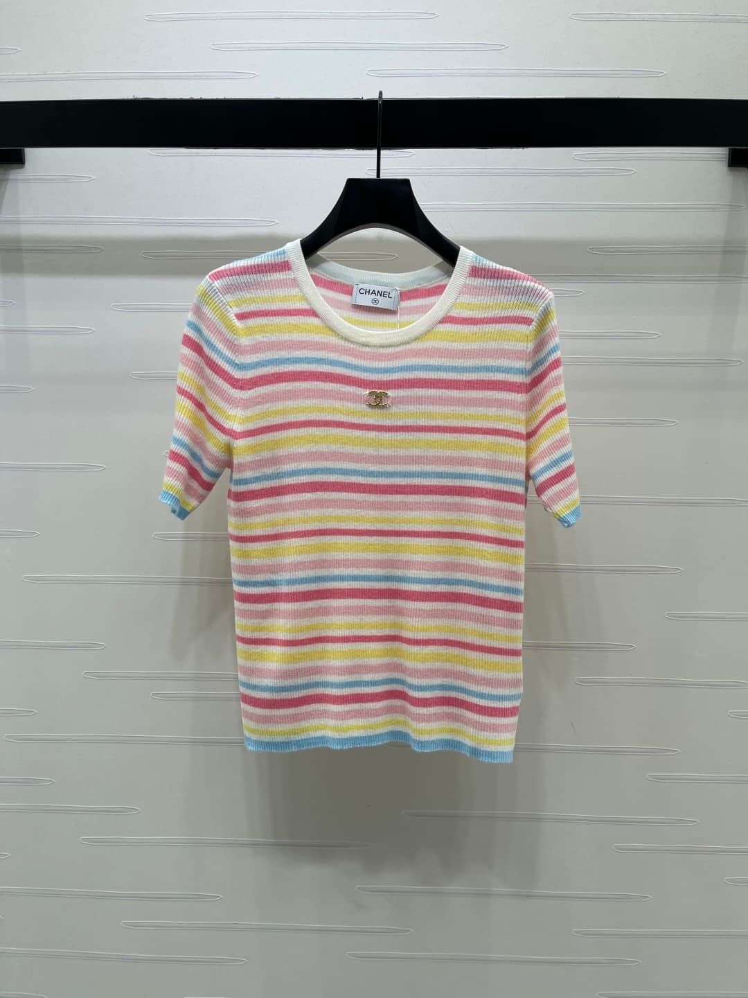 C18611 📣 New high-end quality products from CHANE* 2026 – the latest collection for spring/summer! Striped round-neck knitted short sleeves! Made from imported silk and fur knit material; soft and comfortable. Round-neck knitted design with colored stripe — image 1