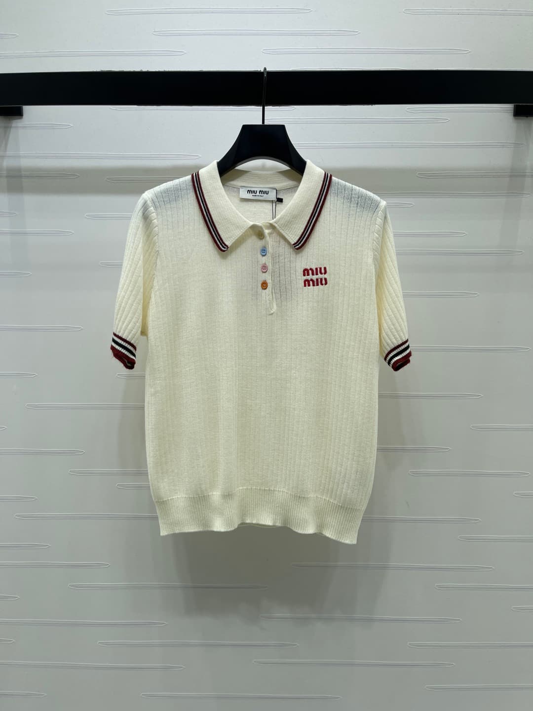 C18619 📣 New high-end collection MiuMi*2026 spring/summer latest series!𝑝𝑜𝑙𝑜 knitted short sleeves! Crafted with imported yarn, comfortable with elasticity and excellent texture. Off-the-shoulder short-sleeve top design offers a casual and relaxed style. — image 1
