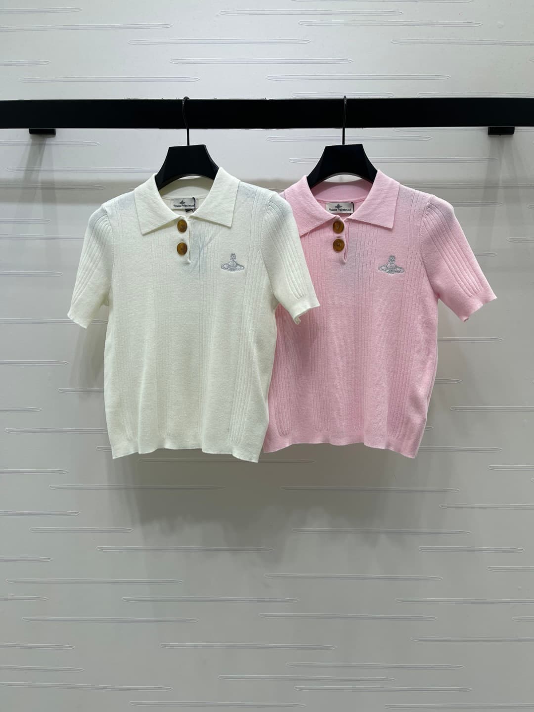 C18638 📣 New high-end collection VivieneWestwoo* 2026 – the latest spring/summer series! V-Neck knitted short sleeves! Customed with ice fabric for comfort and breathability. The V-neck knitted short-sleeve cardigan features precise cutouts; the garments — image 1