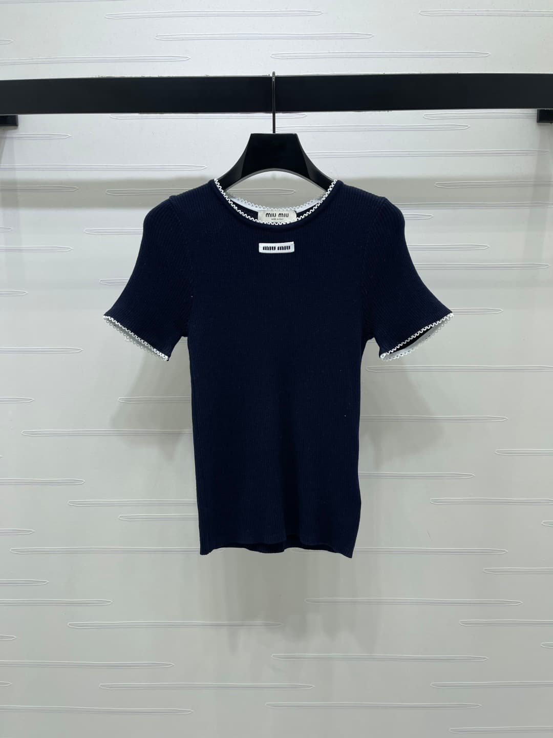C18482 ❤️pp📣 New high-end products from the original collection! MiuMi*2026 – the latest spring/summer series! Ribbed knit short sleeves! Crafted with fine silk-wool yarn for a premium feel, comfort, and softness. Round neck knit short sleeves with vertic — image 1