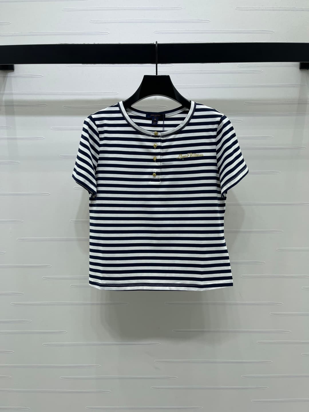 C18627 📣 New high-end collection/series from LOUIS VUI*TON 2026! Round-necked striped short-sleeve T-shirt! Custom-made imported cotton material – comfortable and breathable. Round-necked short-sleeve top design with a half-collar button closure for easy — image 1