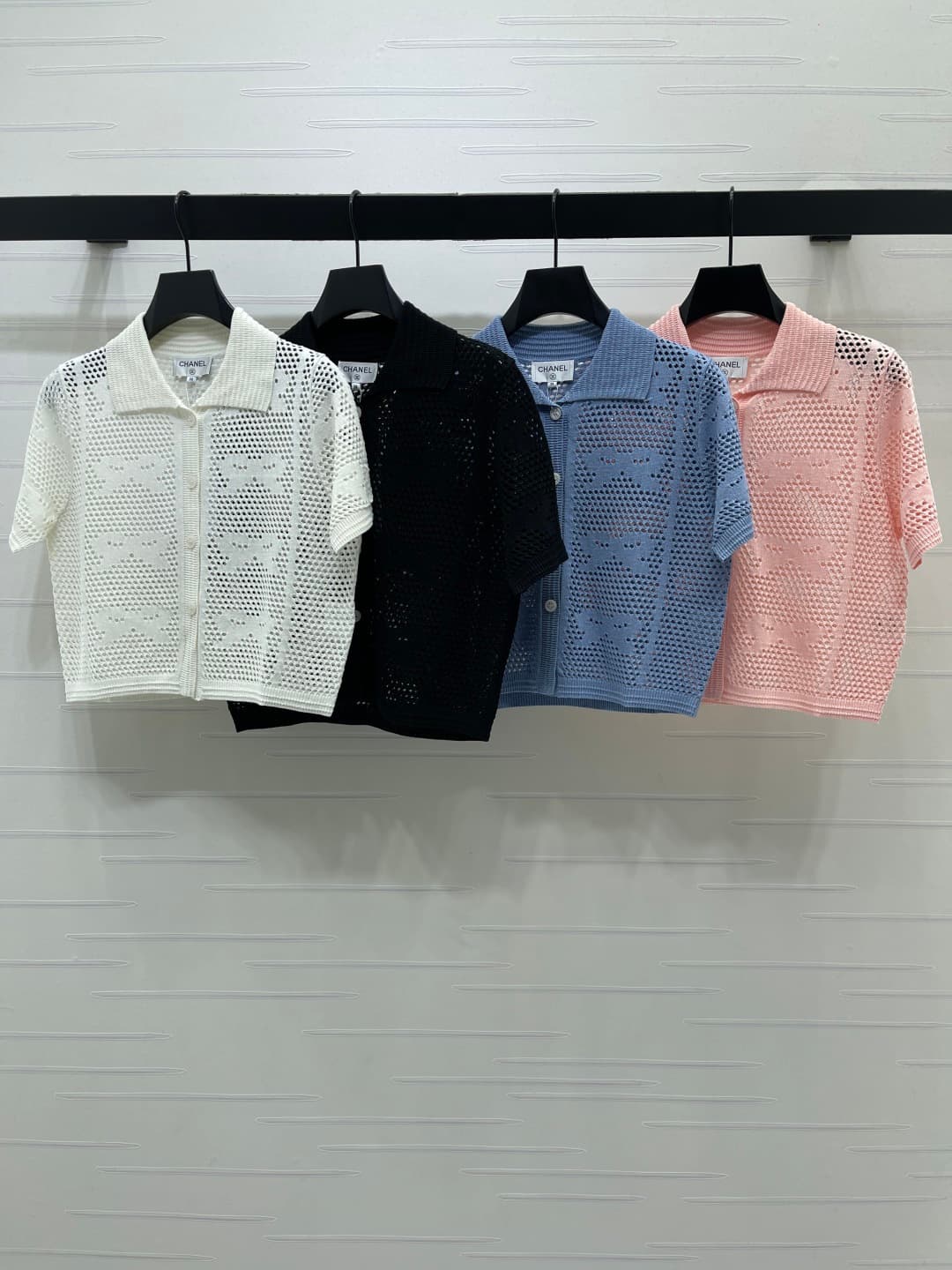 C18673 📣 New high-end collection/series – CHANE* 2026: the latest spring collection! Short sleeves with open collars and embroidered details! Made from custom cotton wool yarn for a premium feel, comfort, and softness. The open-collar knit short sleeve de — image 1