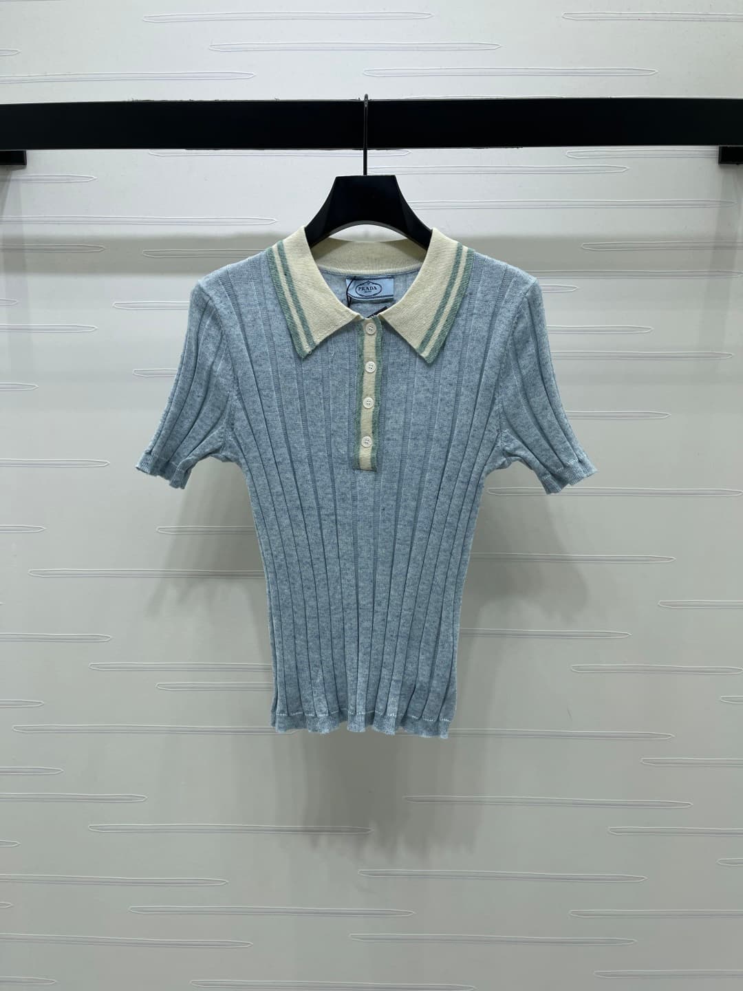 C18639 📣 New high-end collection! Prad* 2026 spring/summer latest series! Colorful V-neck knitted short sleeves! Customized knitted material with elasticity and comfort; rich texture. The V-neck with buttons allows for a tailored fit, making it fashionabl — image 1