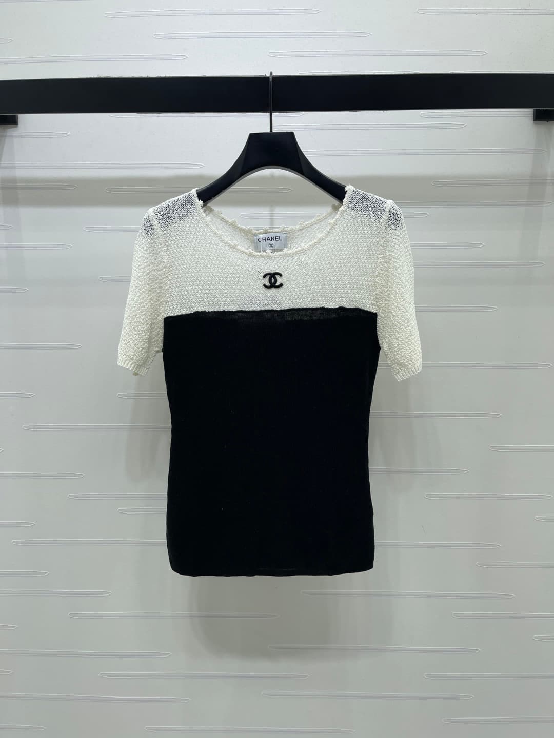 C18674 📣 New vintage/retro high-end products! CHANE* 2026 – the latest spring collection! Round neck transparent knitted short sleeves! Made with imported yarn for a delicate texture and comfort. The round-neck knitted design features fine stitching, with — image 1