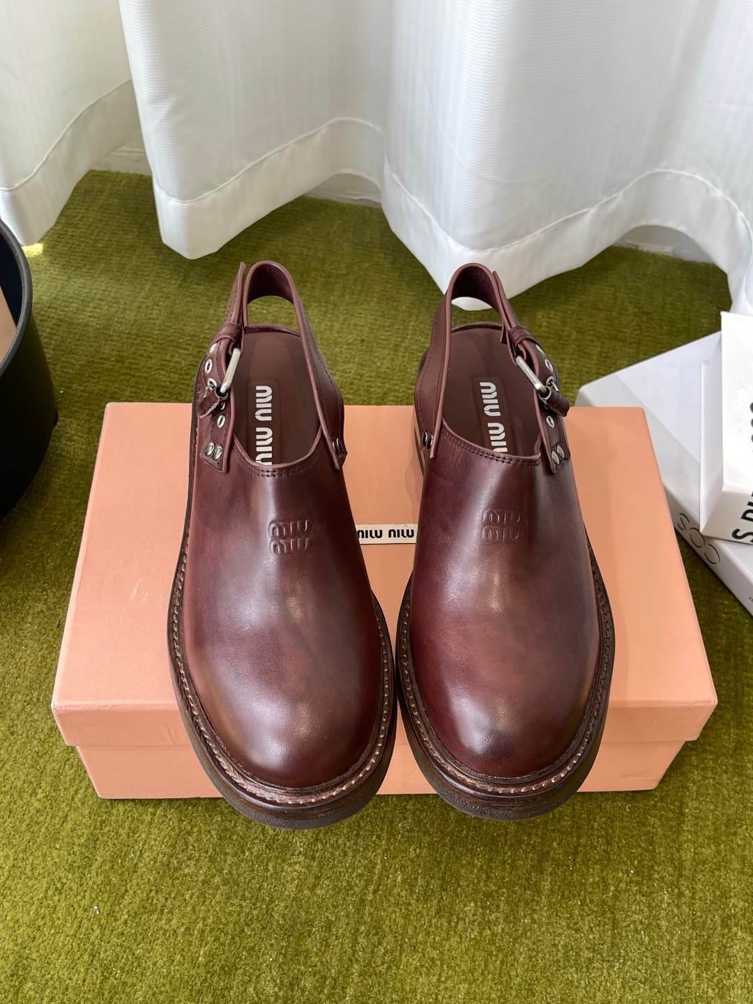 D10639 MiuMiu MiuMiu’s latest model: aged contrasting leather, buckle, mules shoes — image 1