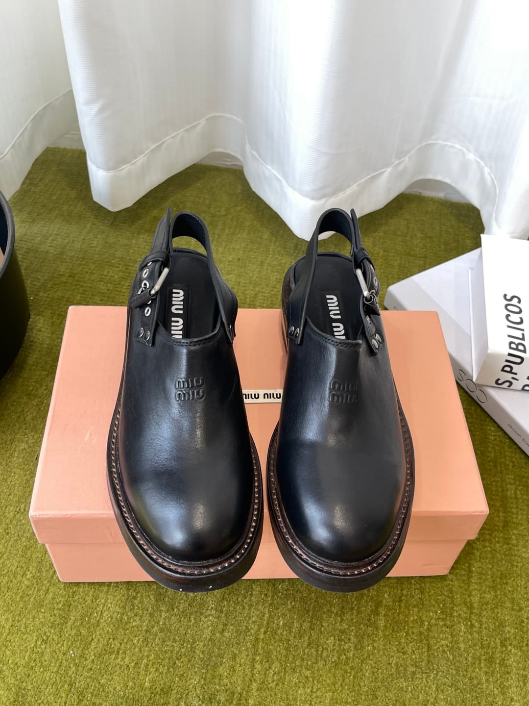 D10638 MiuMiu MiuMiu’s latest model: worn-out contrasting leather, buckle, mules shoes — image 1