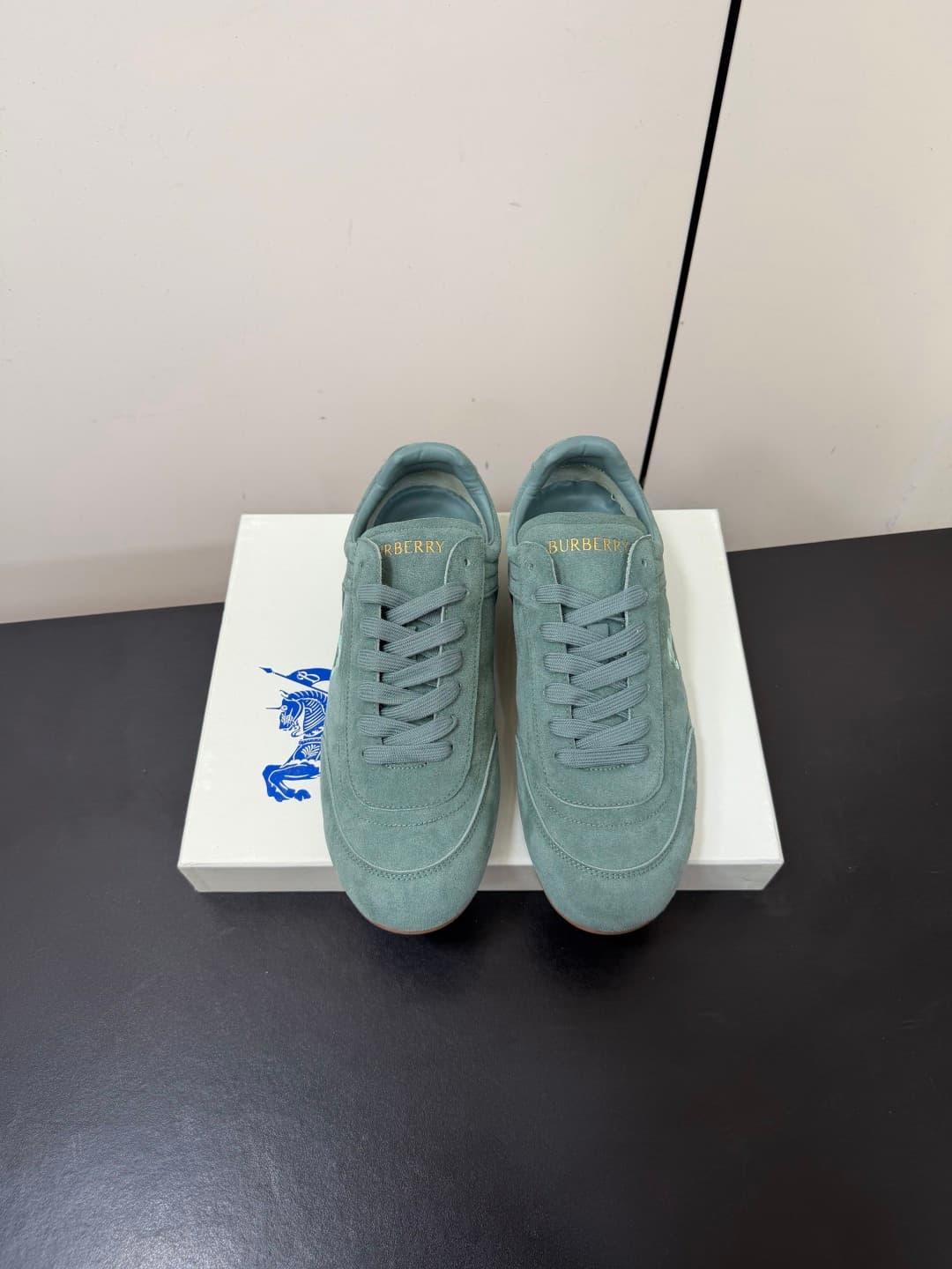D3182 💰 Men's model 💰 Burberry Knight Runner series – Couple's edition, casual/athletic shoes, loafers — image 1