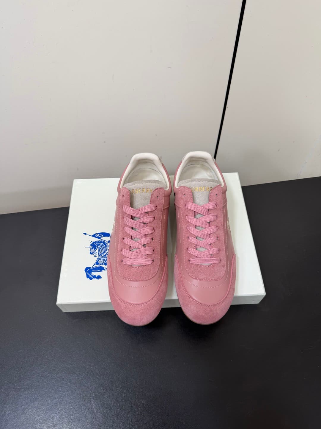 D3181 💰 Men's version 💰 Burberry Knight Runner series – Couple's edition, casual/athletic shoes, Dutch style shoes — image 1