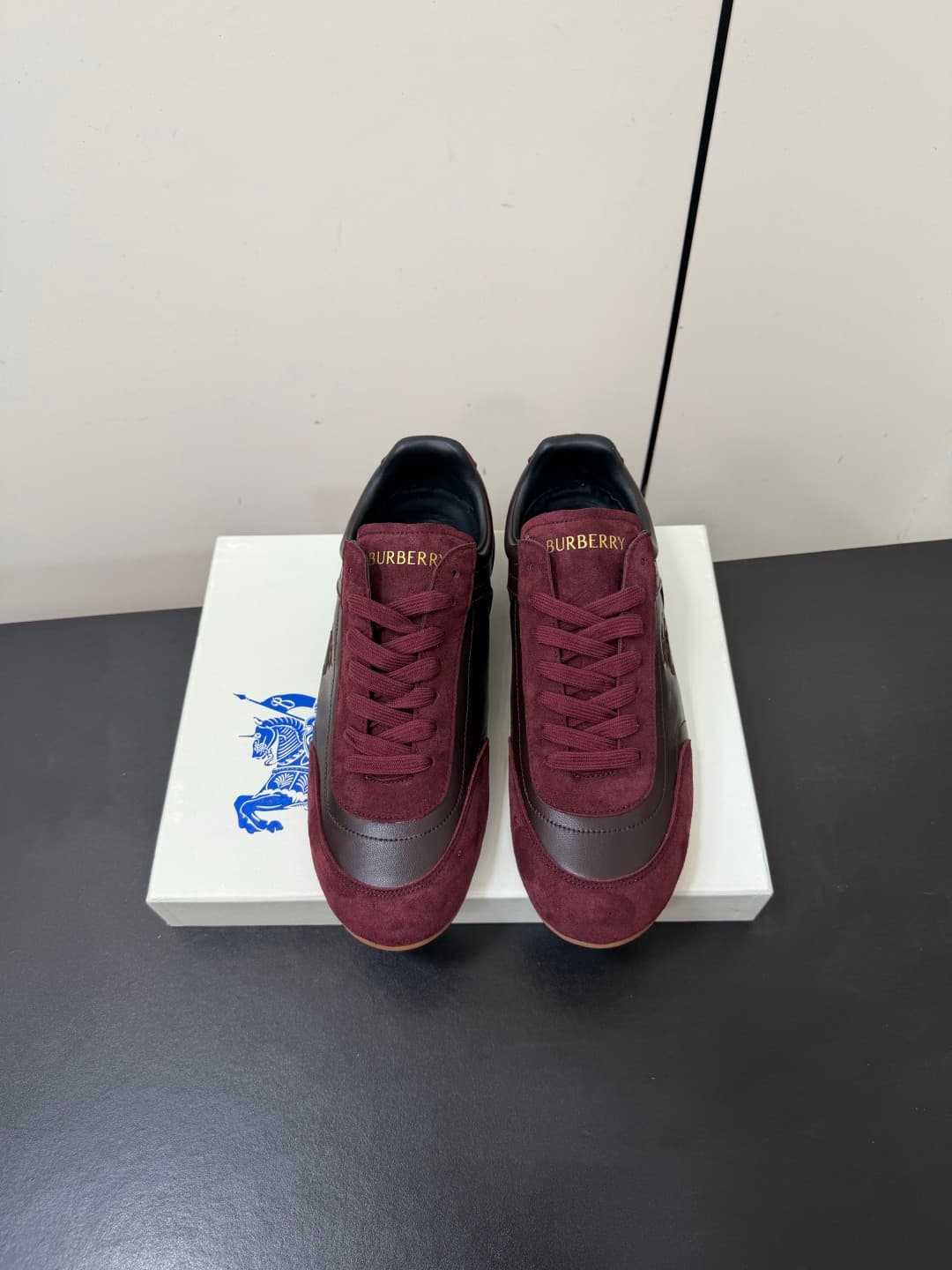 D3180 💰 Men's shoes💰 Burberry Knight Runner series – Couple’s style, casual/athletic shoes, Dutch style shoes — image 1
