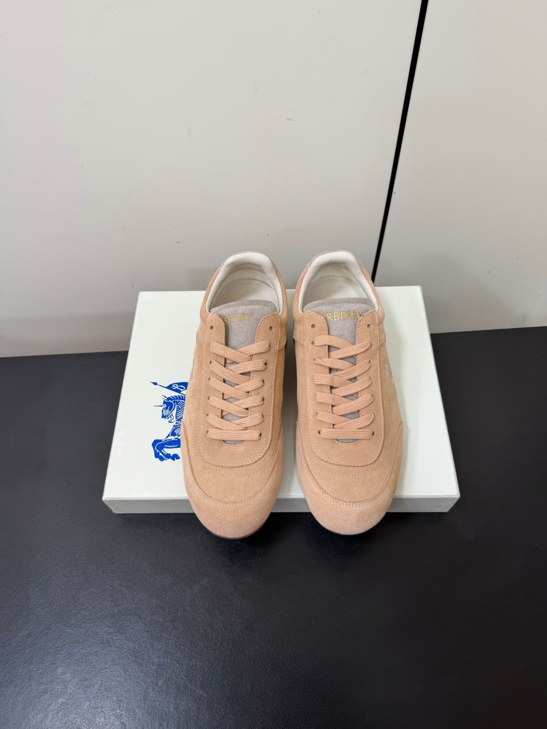 D3177 💰 Men's model 💰 Burberry Knight Runner series – Couple’s style, casual/sports shoes, boots — image 1