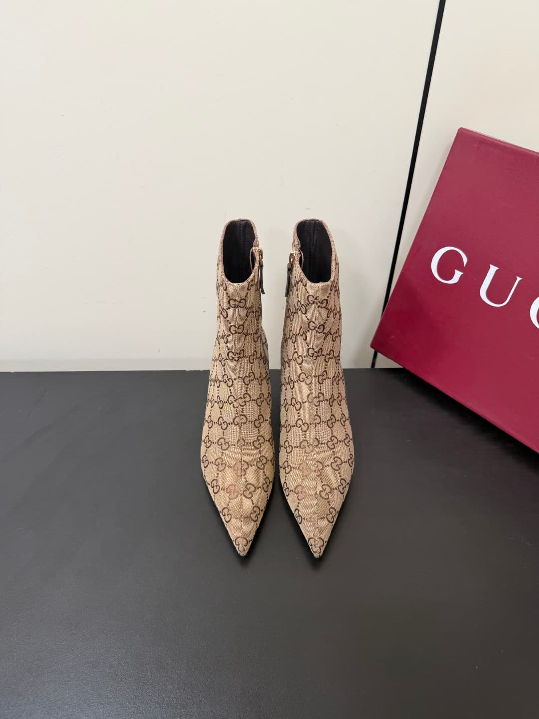 D7038 💰 GUCCI QZKEEP 0X0ZX autumn/winter boots with pointed toe and thin heel 26ss — image 1