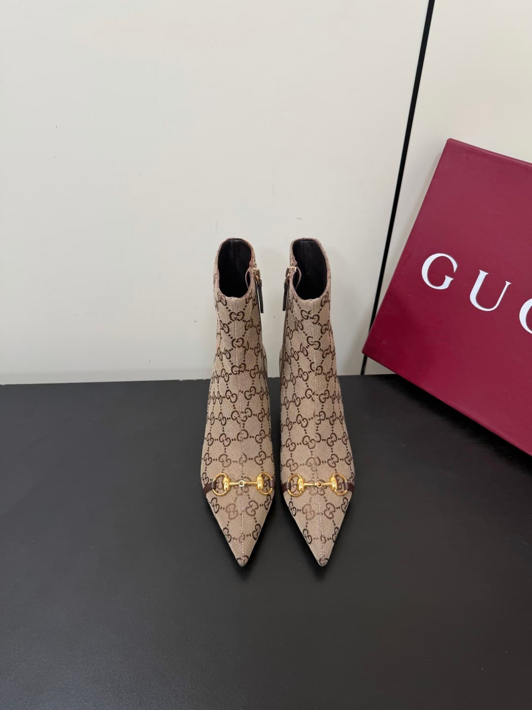 D7036 💰 GUCCI 26ss Fall/Winter high-toe buckle low-heel boots — image 1