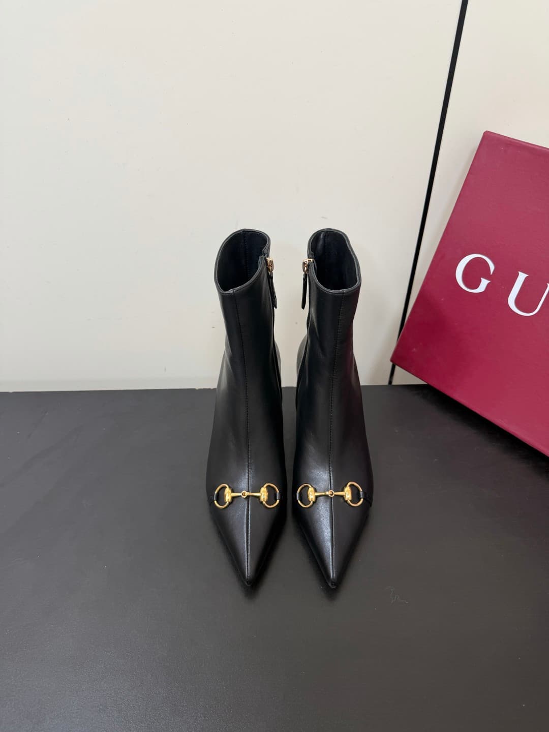 D7041 💰 GUCCI 26ss autumn/winter high-toe buttoned boots with a thin heel — image 1