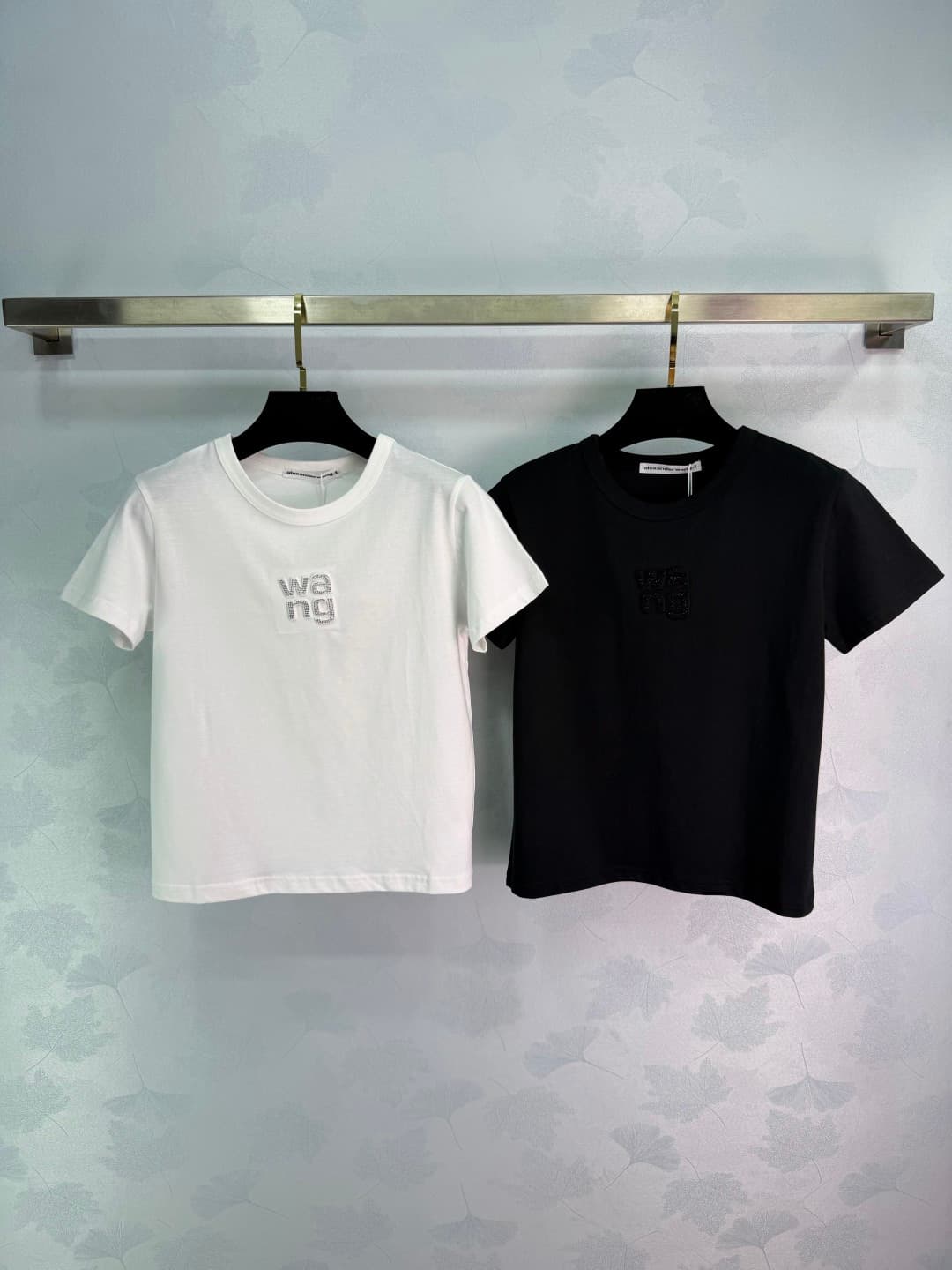 C18437 🆕Ale*26 – New spring-style short-sleeve T-shirts with letters. Simple round neck design, soft and breathable cotton fabric; very comfortable to wear in summer! The “WANG” lettering on the chest is subtle yet distinctive. The straight shoulder cut h — image 1