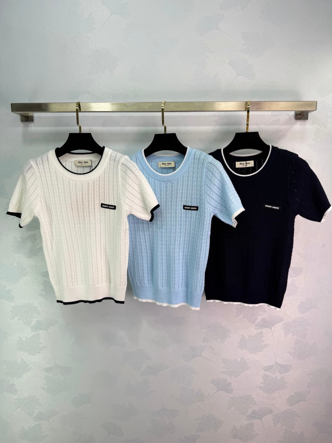 C18478 ❤️pp🆕Miu*26 – New spring/summer short sleeves with vertical patterns. Soft and breathable, extremely comfortable to wear in summer! The vertical pattern helps create a slimmer look and adds dimension to the outfit. Round neckline + contrasting edge — image 1