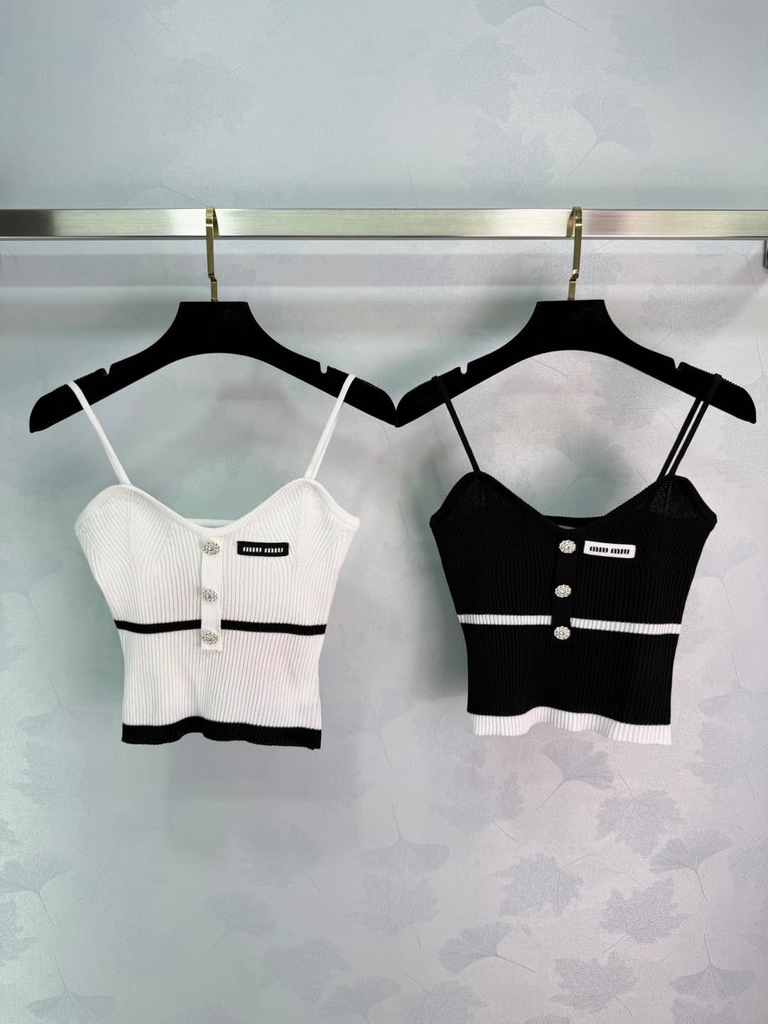 C18380 🆕Miu*26 – New spring/summer knit short vest. Lightweight and breathable, extremely comfortable to wear in summer! No-sleeve + short design, sweet and stylish, with colored stripes and buttons for extra texture. The shoulder straps are delicate and — image 1