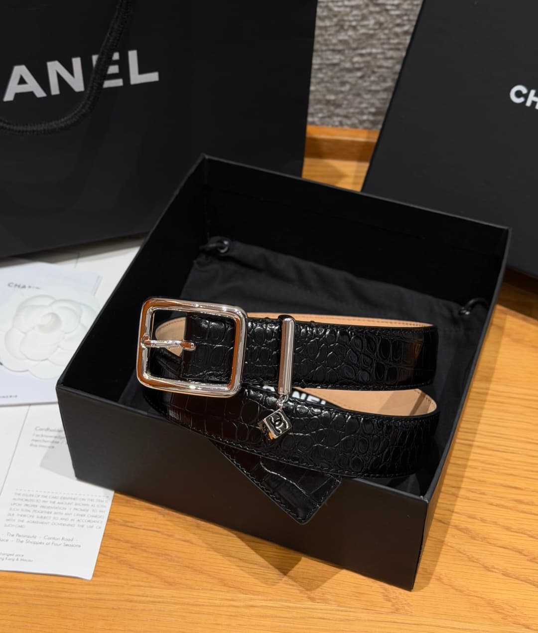 C32968 Xiangjia✨ Leather Belt with CC Charm, Crocodile-embossed calfskin 30mm – Leather belt with two C pendants — image 1