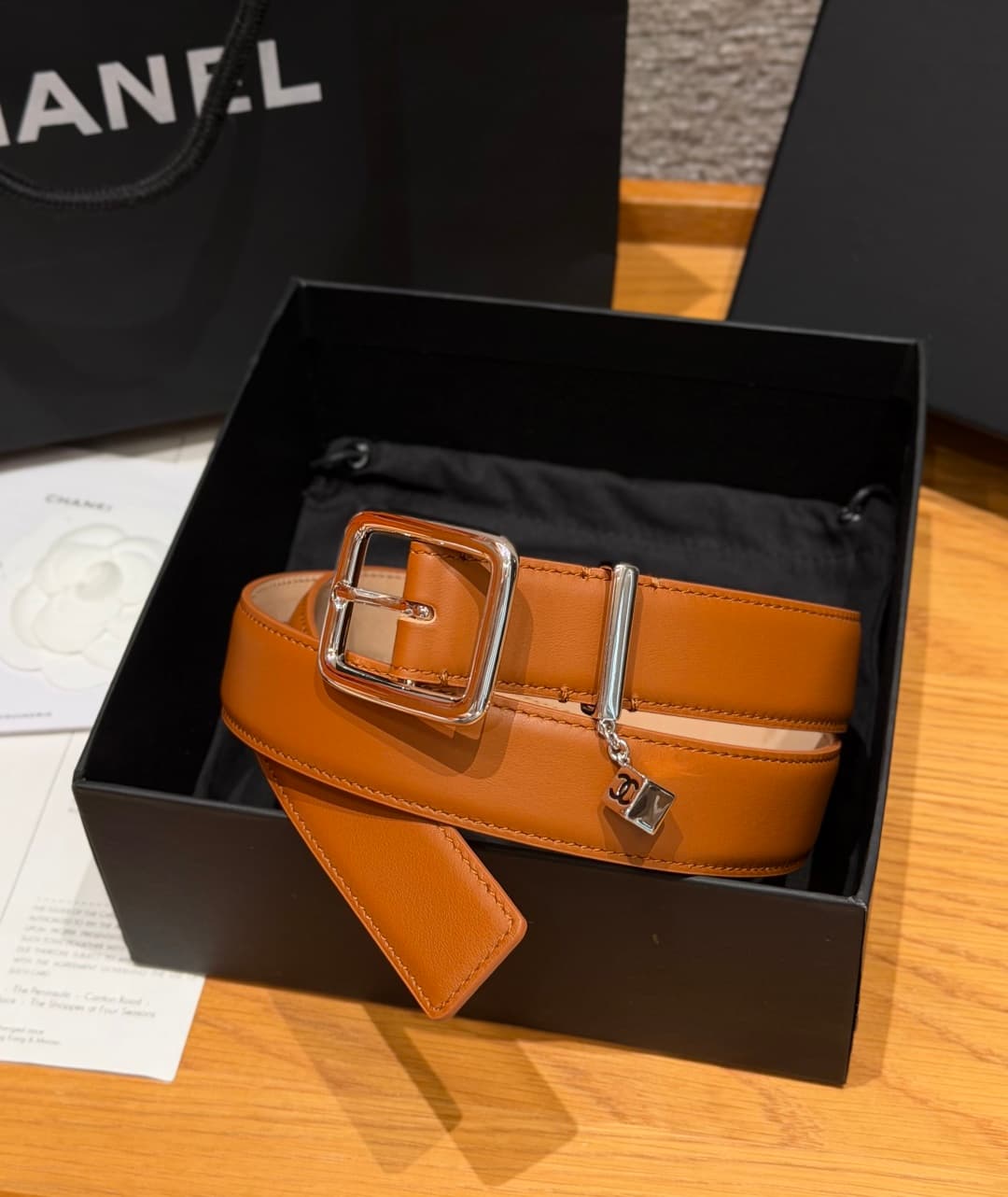 C32964 Xiangjia ✨Leather Belt with CC Charm, Calfskin 30mm – Leather belt with two C pendants — image 1