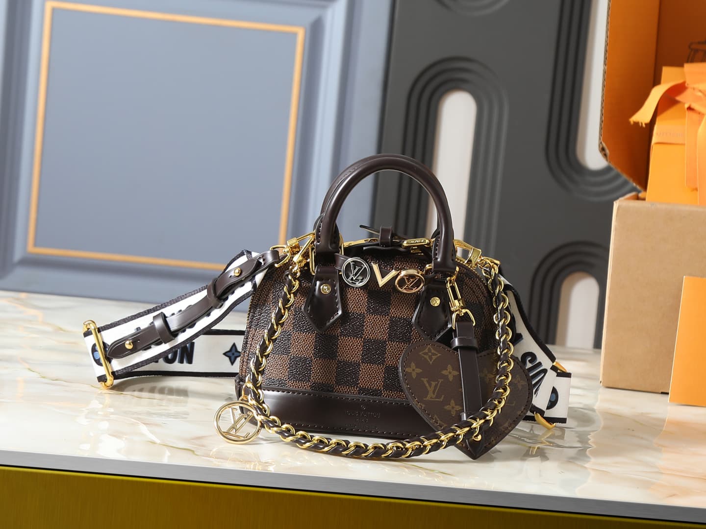 C5228 💰 Upgrade from the original K00015, M14339, and M82717. This Alma mini handbag belongs to the LV&I custom collection. It features a Monogram canvas material with a compact design, making it an ideal choice for daily use in various carrying styles. Y — image 1