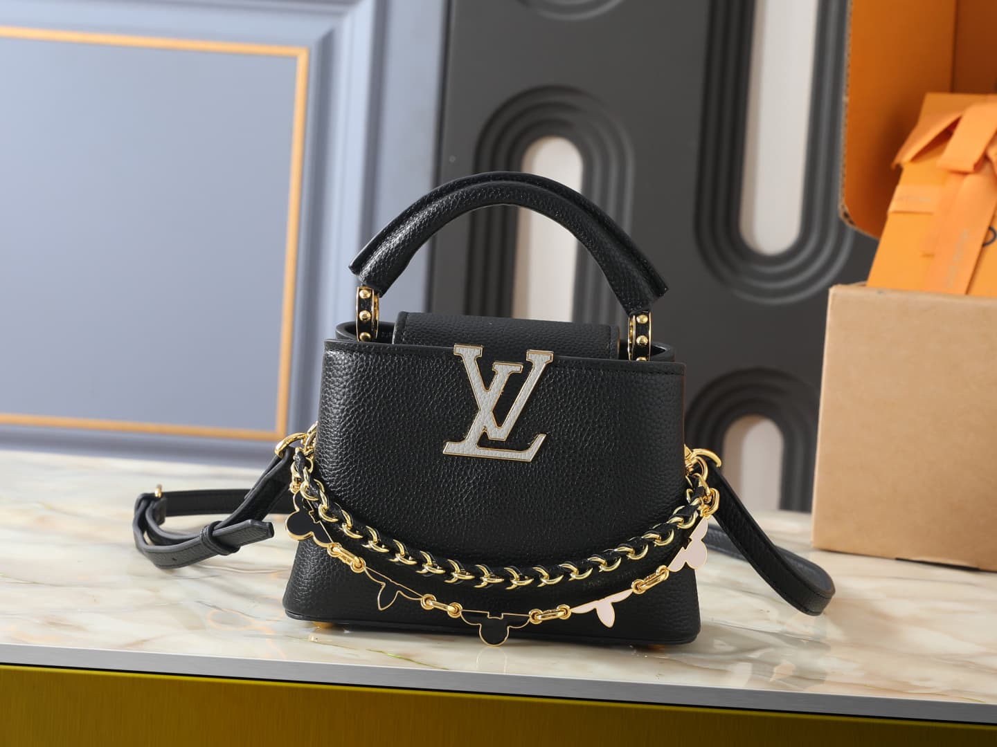 C5097 💰 Guangzhou product – top-quality original items: M29608, M2A380, M2A379, M2A362, M29952, M29955, M29951. This mini handbag belongs to the Capucines Flowergram collection. It features classic colors on Taurillon leather, with a flap that can be clos — image 1