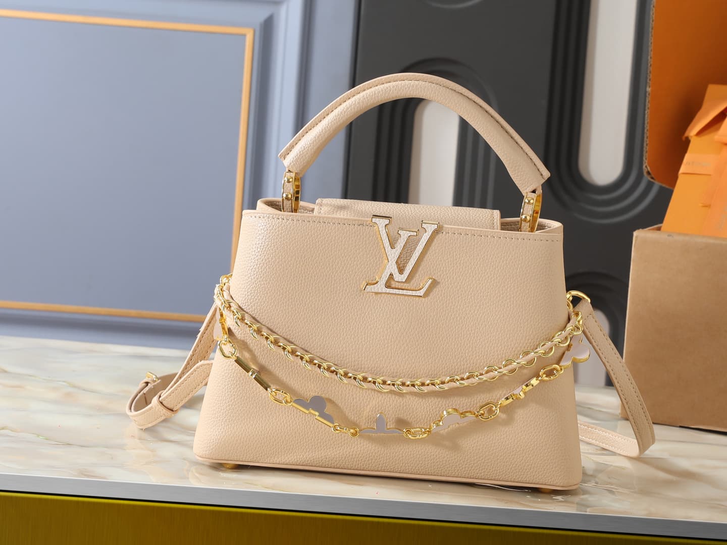 C5092 💰 Guangzhou product – top-tier original Capucines BB handbag series. This bag belongs to the Flowergram collection. It reinterprets Louis Vuitton’s classic Flower Crown design with decorative chain details; each flower is crafted using precise craft — image 1