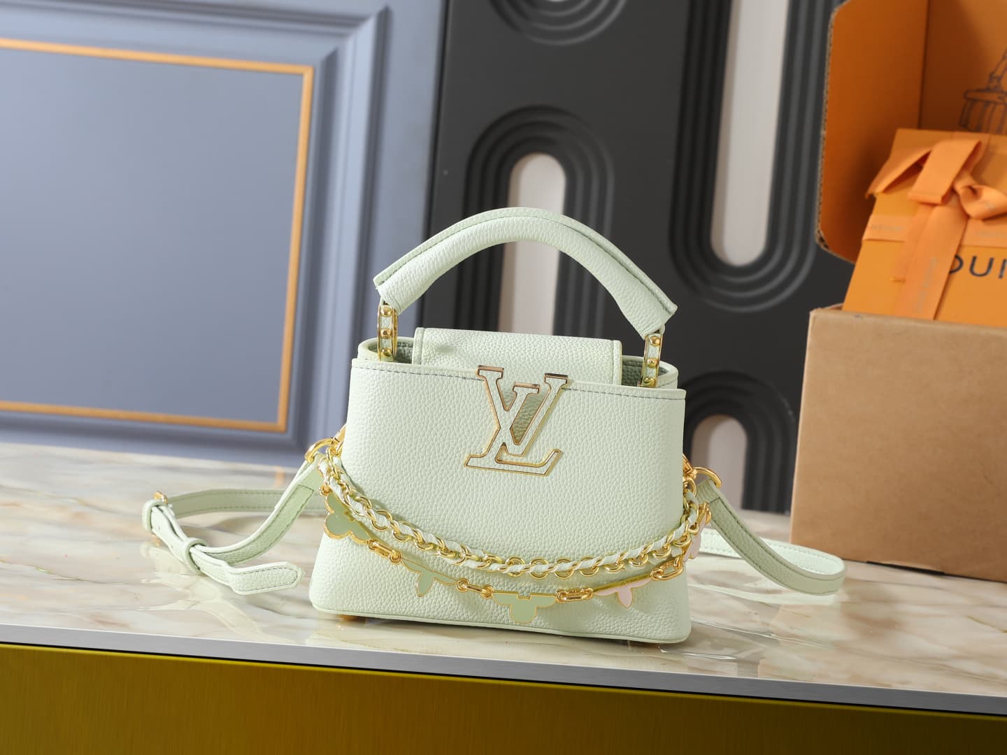 C5089 💰 Guangzhou product – top-quality original items: M29608, M2A380, M2A379, M2A362, M29952, M29955, M29951. This mini handbag belongs to the Capucines Flowergram collection. It features classic colors on Taurillon leather, with a flip cover that can b — image 1