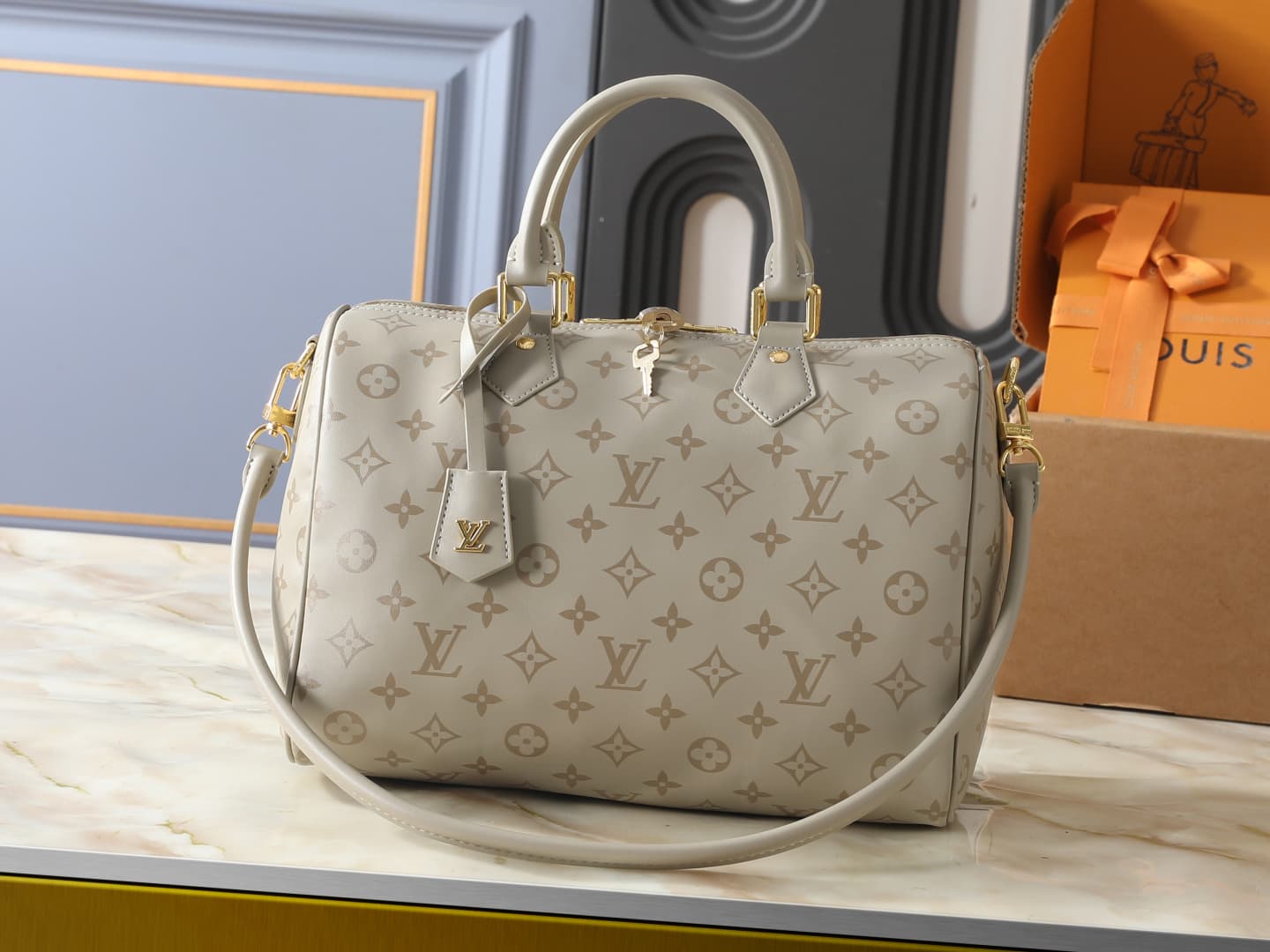 C5084 💰 Upgrade from the original M3A165 and M40391. This Speedy Soft Bandoulière 30 handbag features Monogram Ink branding, bringing a fresh new look. The fine leather surface reflects light brilliantly, capturing the interplay of shadows and highlights — image 1