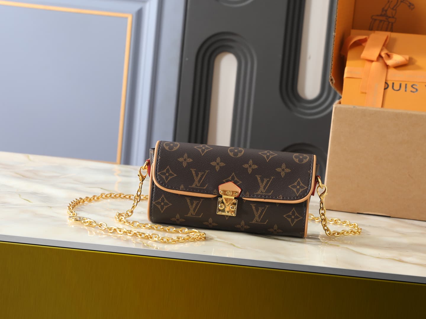 C5078 💰 Upgrade from the original M13566 model. This Pochette Camille handbag is made of Monogram canvas, paying tribute to the original design of the Louis Vuitton 2000 spring/summer collection. S-Lock fastenings, the LVCircle logo on the chain, and cont — image 1