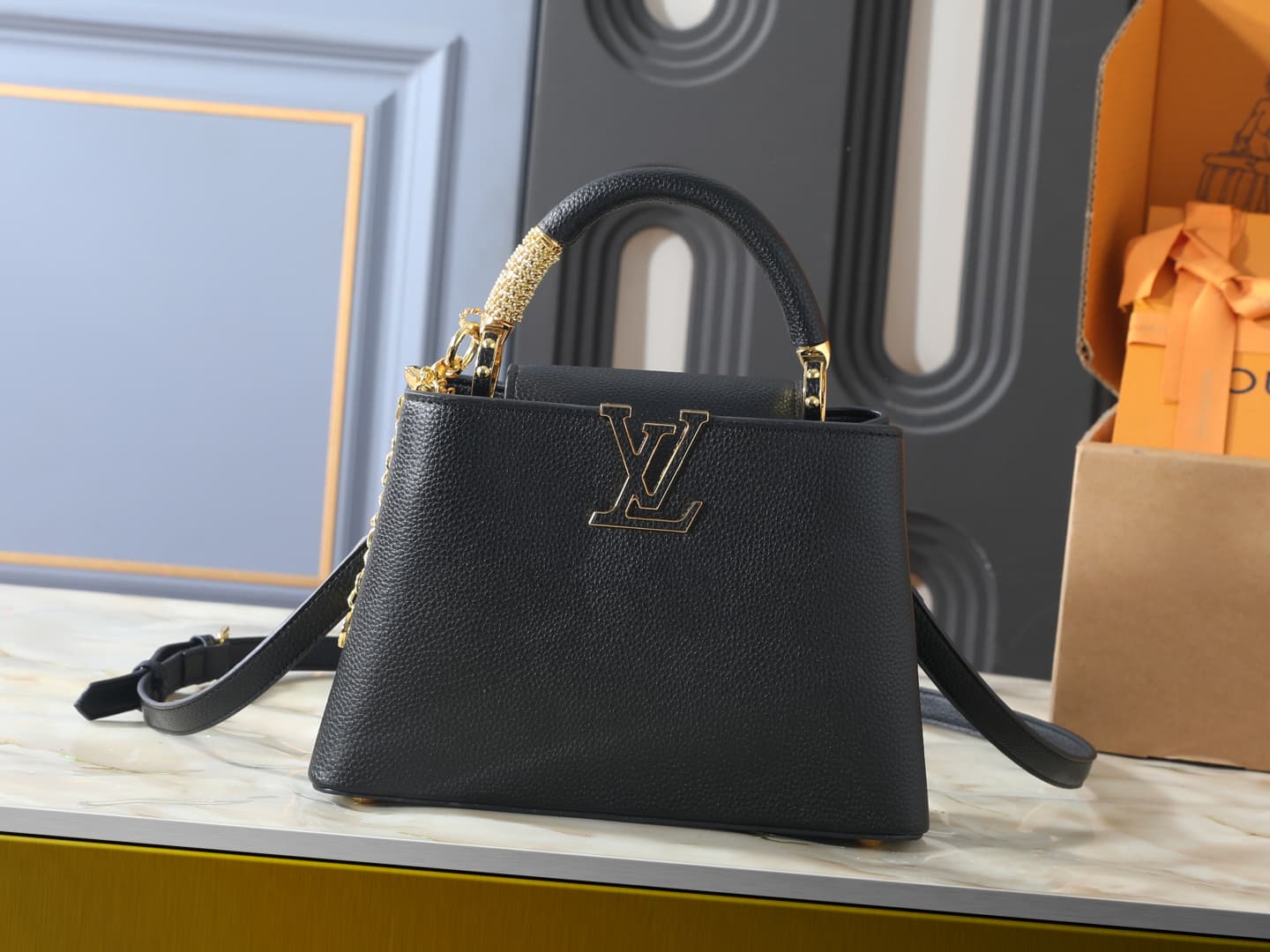 C5005 💰 Guangzhou product – top-tier original collection: M26328, M26329, M26531. This LV Mirage version of Capucines BB handbag comes from the Exceptionals series. Made with satin Taurillon leather, it is ideal for evening events. The monogram pattern fe — image 1