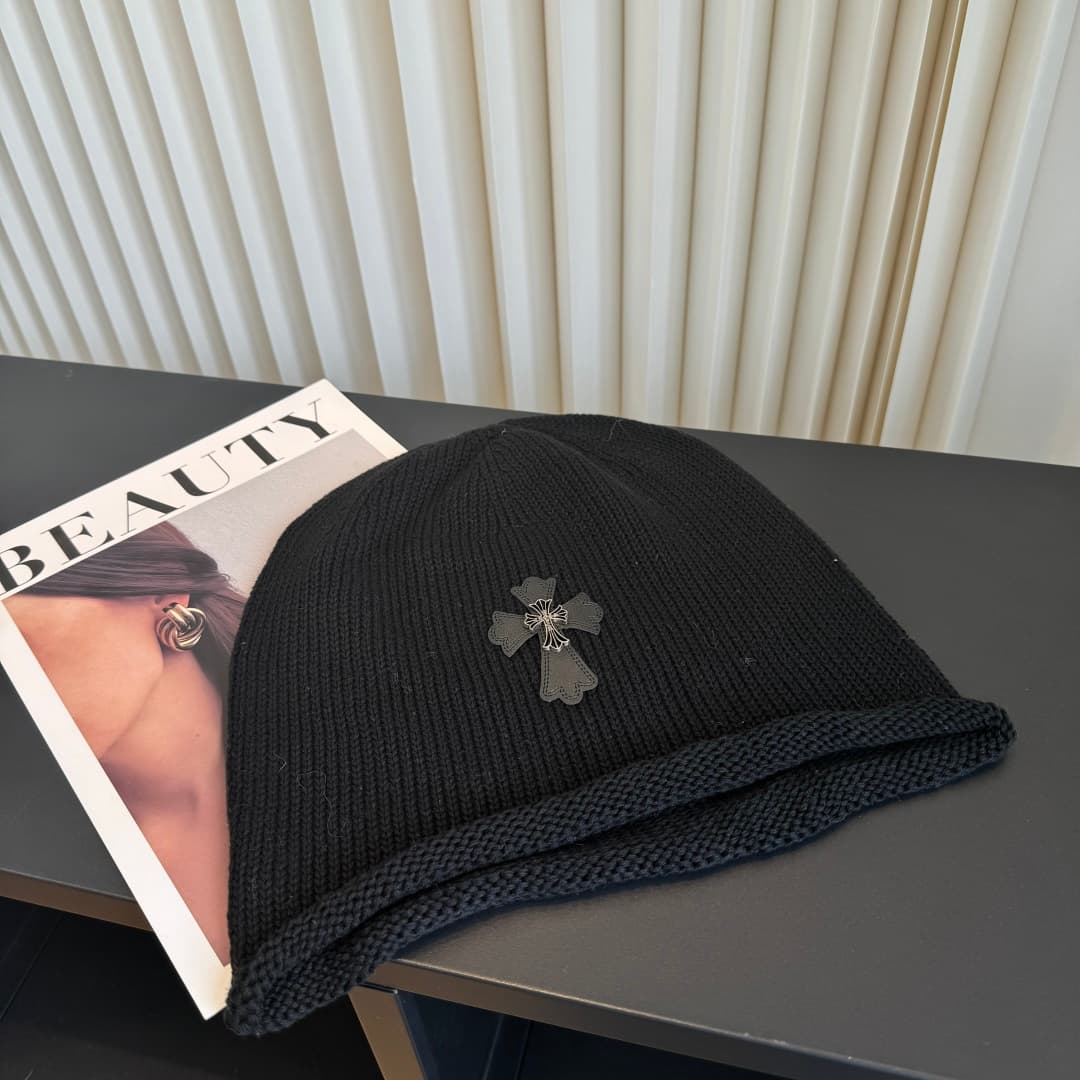 C29935 Croco Heart – High-quality, elegant knitted hats! So popular! The quality is excellent; they are great to wear on the street. Fashionable and trendy! They’re essential items for any wardrobe. Buy them quickly! — image 1