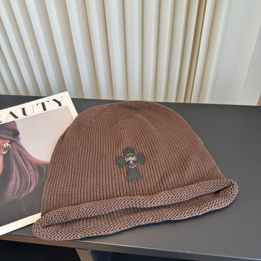 C29931 Crow Heart – High-quality, stylish knitted hats! Super popular💖 The quality is excellent, and they are great to wear on the street! Fashiony and trendy! A must-have item for anyone who goes out. Buy them soon! — image 1