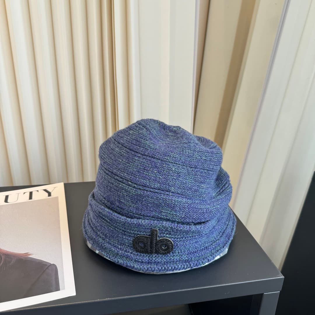 C29926 Alo high-quality, stylish knitted caps – absolutely amazing! The quality is excellent, and they are perfect for wearing on the street. It’s a must-have item for fashion lovers! Buy them quickly! — image 1