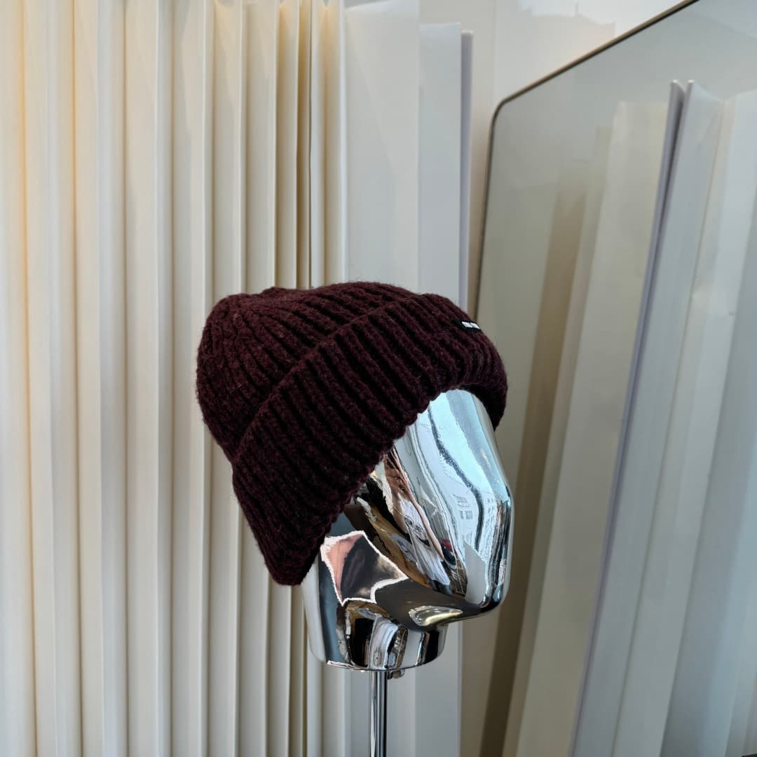 C29911 Miao Miao – High-quality, stylish knitted caps! Really popular💖 The quality is excellent, and they are perfect for wearing on the street! Fashionable and trendy! A must-have item for any outing – buy them soon! — image 1